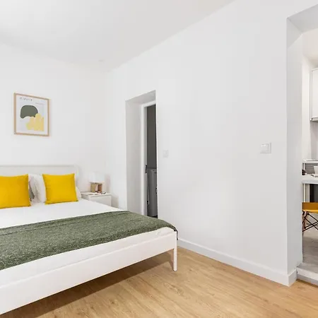 Apartment Altido Charming Near Necessidades Palace